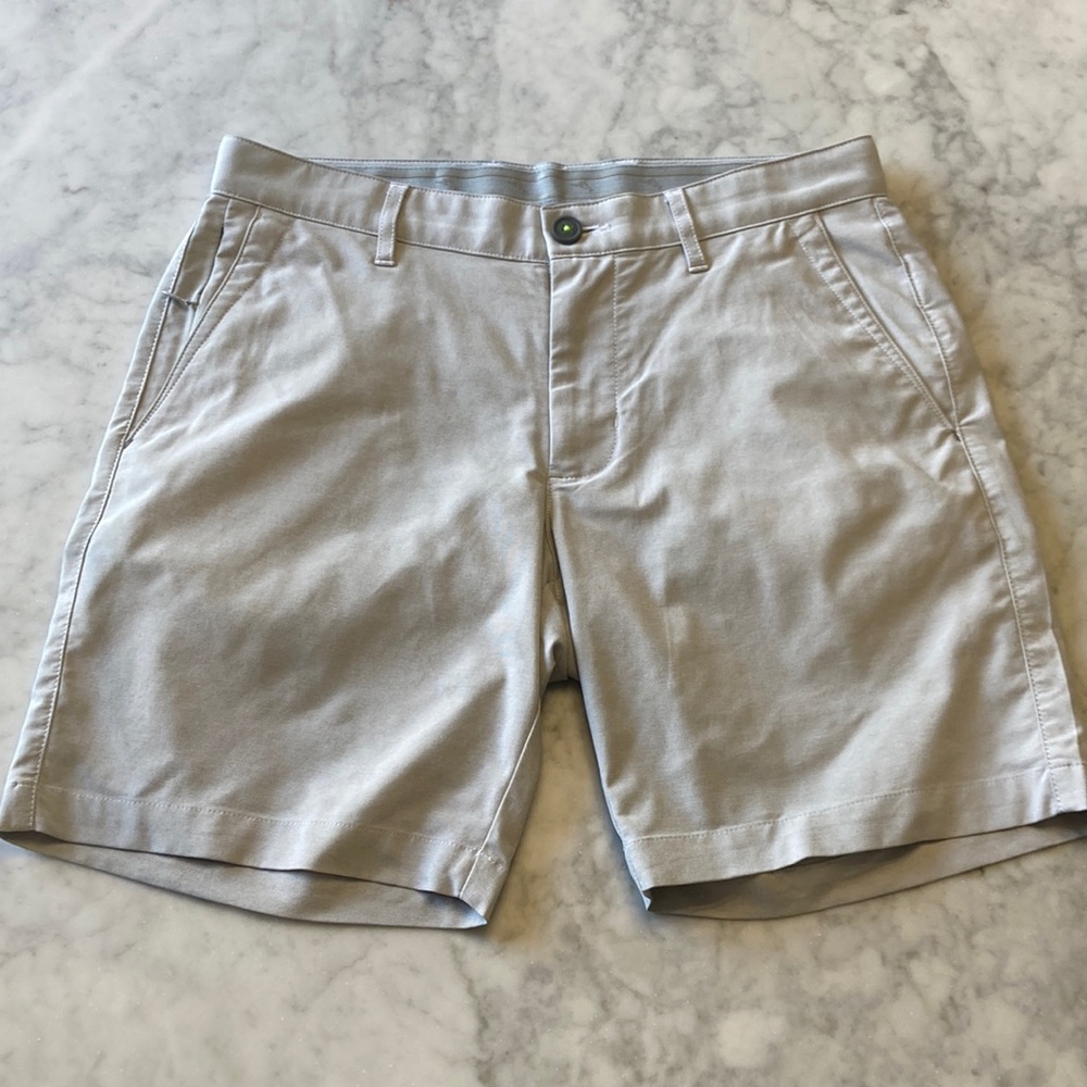 Tommy Bahama Chip shot IslandZone 8” shorts size 30 light gray color
